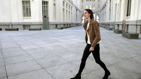 La portavoz del Ayuntamiento de Madrid, Rita Maestre, en el patio del Palacio de Cibeles, donde tiene se sede el gobierno municipal. EFE