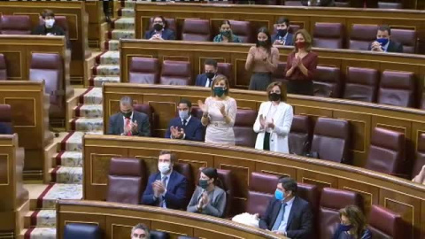 Abascal a las diputadas de Unidas Podemos: "Son mujeres pero no las representan"