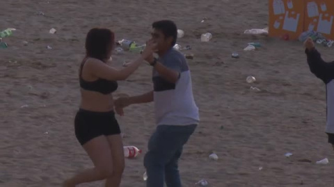 Tras las hogueras llega la calma y toneladas de basura que retirar