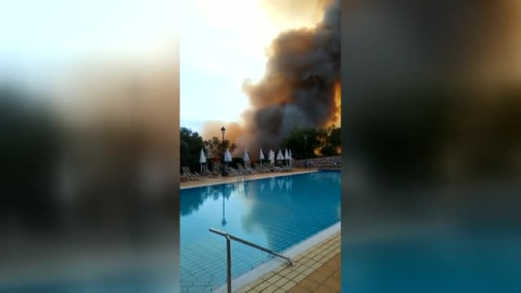 El fuego obliga a desalojar dos urbanizaciones y varios hoteles en la localidad gerundense de Castell de Aro