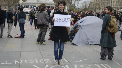 Concentración en la Plaza de la República de París celebrada en el marco del movimiento Nuit debout ('Noche en pie'). EFE/Jeremy Lempin