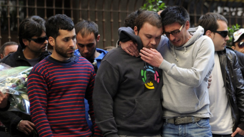 Familiares y amigos de Ígiño Cabacas, en su funeral.