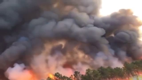 Los bomberos no prevén poder controlar hoy el incendio de Las Hurdes