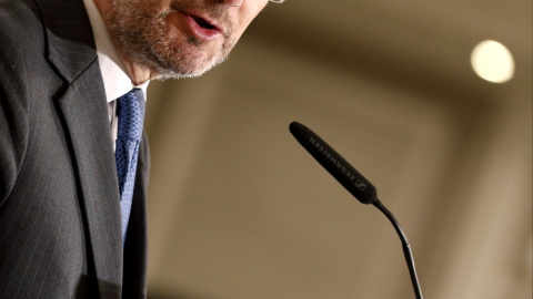 El ministro de Justicia, Rafael Catalá, durante su intervención en un desayuno informativo organizado en un céntrico hotel de la capital. EFE/Javier Lizón