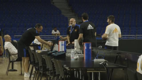 Laso vuelve a entrenar al Madrid y podría reaparecer esta noche ante el Barça   