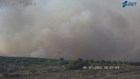 Un incendio forestal en Aranjuez obliga a desalojar a vecinos de la zona