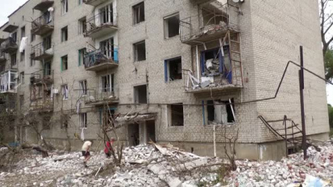 Al menos 15 muertos en un nuevo ataque de Rusia a un edificio residencial en Donetsk