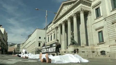 Impactante performance contra el cambio climático en Madrid