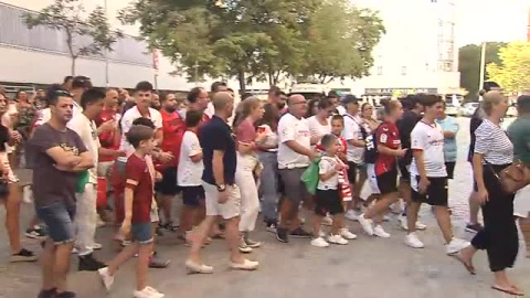 El Sevilla da la bienvenida a Isco  