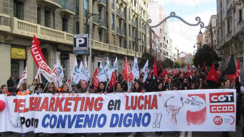 Manifestación en Valladolid de los trabajadores de 'contact center', en el día de su paro general de 24 horas. E.P.