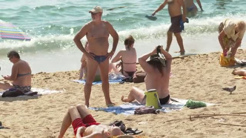 La Generalitat pone en marcha una campaña para fomento del topless