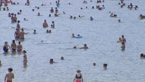 El calor extremo afecta también a la temperatura del agua en el Cantábrico