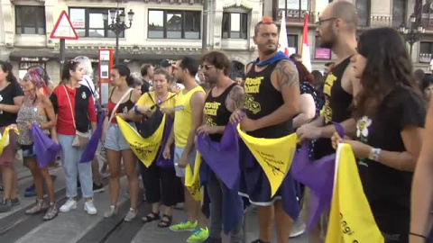 Cadena humana en Bilbao contra las agresiones sexuales durante la Semana Grande