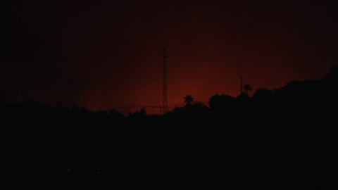 El viento complica el incendio en Los Guájares (Granada)