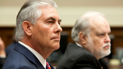 Rex Tillerson, CEO de ExxonMobil junto a Bob Simpson,fundador de XTO Energy. /  REUTERS