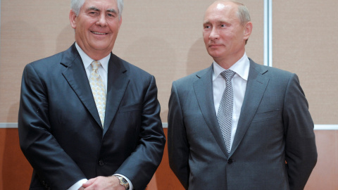 Vladimir Putin junto a Rex Tillerson en Sochi, Rusia. /  REUTERS