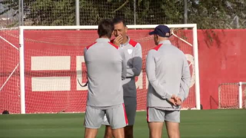 Lopetegui entrena a su plantilla en medio de la incertidumbre sobre su continuidad