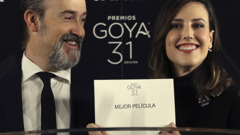 Los actores Javier Cámara y Natalia de Molina, durante el acto celebrado en la Academia de Cine para dar lectura a la lista de finalistas para la 31 edición de los Premios Goya. EFE/J. J. Guillén