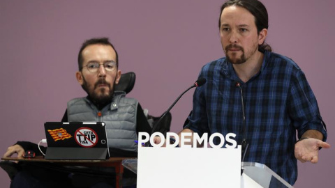 El líder de Podemos, Pablo Iglesias, y el secretario de Organización, Pablo Echenique, durante una rueda de prensa tras el Consejo de Coordinación del partido en noviembre. EFE