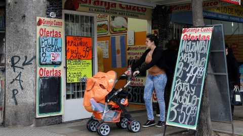 El Gobierno de Buenos Aires prohíbe los "piropos gratuitos" y las fotografías no consentidas, de los cuales son víctimas el 97% de las mujeres del país. REUTERS