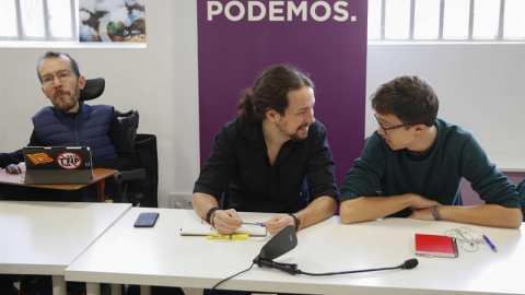 Pablo Echenique, Pablo Iglesias e Íñigo Errejón, durante el Consejo Ciudadano de Podemos. / PACO CAMPOS (EFE)