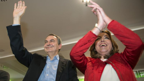 La secretaria general del PSOE andaluz y presidenta de la Junta, Susana Díaz (d), y el expresidente del Gobierno José Luis Rodríguez Zapatero (i) participan en un acto de partido que conmemora el décimo aniversario de la aprobación de la Le