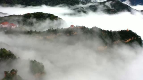 Espectacular mar de nubes en los Picos Wulao, China