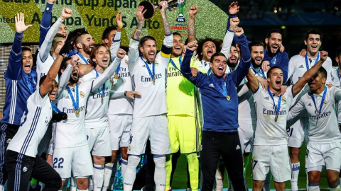 Los jugadores del Real Madrid celebrando el domingo el título de campeones del Mundial de clubes. /EFE