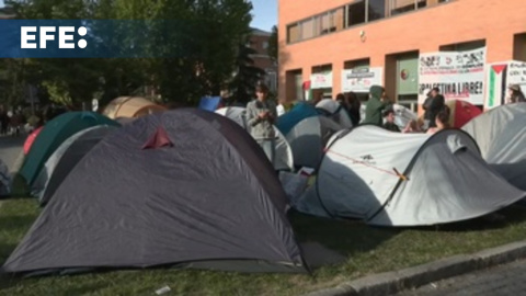 Primera noche de los universitarios madrileños acampados por Palestina