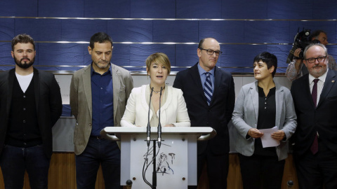 Lourdes Ciuró (PDeCAT), acompañada de representantes de ERC, En Comú Podem, PNV y Bildu. / KIKO HUESCA (EFE)