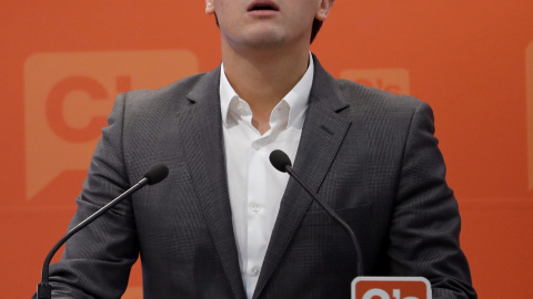 El presidente de Ciudadanos, Albert Rivera, durante la rueda de prensa que ofreció tras la reunión de la ejecutiva nacional de Ciudadanos.EFE/Ballesteros