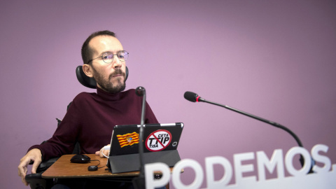 El secretario de Organización de Podemos, Pablo Echenique, durante la rueda de prensa que ha ofrecido en Madrid tras la reunión del Consejo de Coordinación del partido. EFE/Luca Piergiovanni