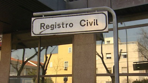 Puerta del Registro Civil de Murcia.