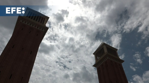 Nubes y claros, y temperaturas casi de verano, durante la jornada electoral en Barcelona