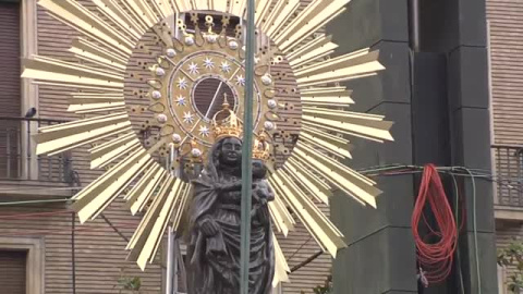 La Virgen del Pilar ya está en su plaza