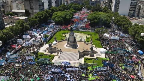 Argentina se echa a la calle para protestar contra el gobierno del 'shock' de Milei