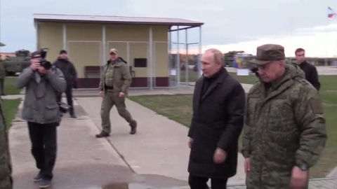 Putin visita a los nuevos reclutas movilizados rusos en un campo de entrenamiento