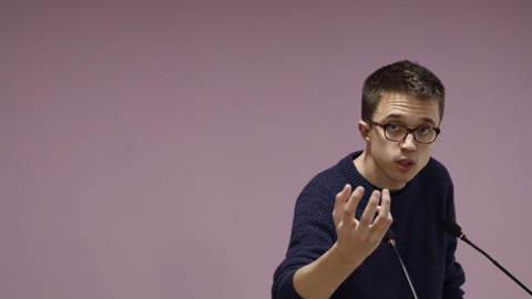 El secretario político de Podemos, Iñigo Errejón, durante la rueda de prensa en la que ha subrayado que los resultados de la consulta para decidir las reglas de Vistalegre II demuestran que en el partido hay "dos proyectos equilibrados" y "