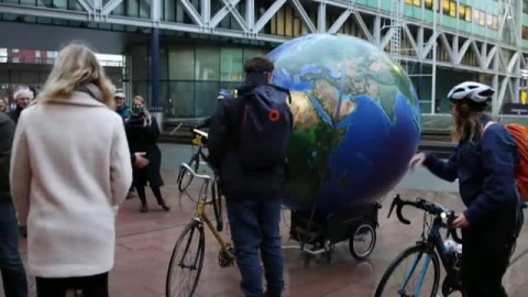 Los ecologistas sientan en el banquillo de La Haya a la petrolera Shell