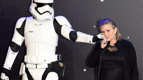 Carrie Fisher, la actriz que dio vida a la princesa Leia en 'Star Wars', sufre un ataque al corazón en un avión. EFE