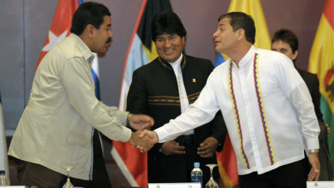 Los presidentes de Venezuela, Nicolás Maduro, de Bolivia, Evo Morales, y de Ecuador, Rafael Correa, durante una reunión del ALBA en Guayaquil, en 2013. - AFP