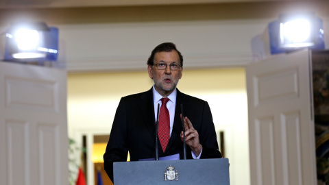 El presidente del Gobierno, Mariano Rajoy, durante la rueda de prensa de balance del año, en el Palacio de la Moncloa. REUTERS/Andrea Comas