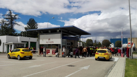 Entrada de la fábrica de la tabaquera Altadis, propiedad de la multinacional Imperial Tobacco, en polígono de 'El Sequero', en la localidad riojana de Agoncillo. E.P.