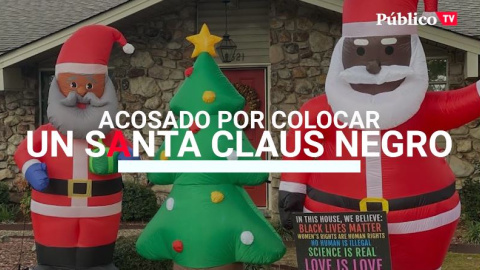 Acosado por colocar un Santa Claus negro