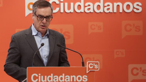 El vicesecretario general de Ciudadanos (C's), José Manuel Villegas, durante la rueda de prensa que ha ofrecido esta mañana. EFE/J. J. Guillén