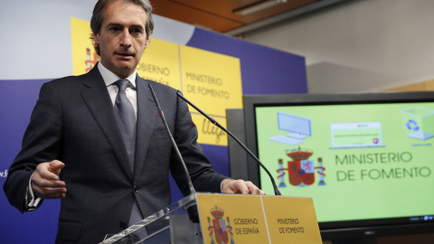 El ministro de Fomento, Íñigo de la Serna, durante la presentación de las inversiones previstas el próximo año en los puertos españoles. EFE/Chema Moya