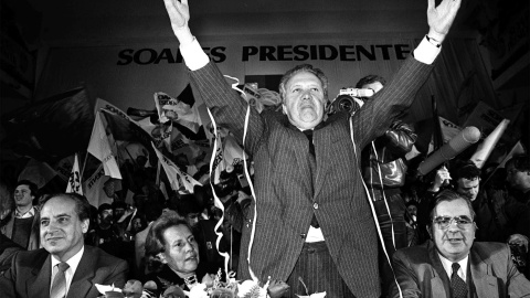 El expresidente portugués Mário Soares da un mitin el de 6 de febrero de 1986. EFE