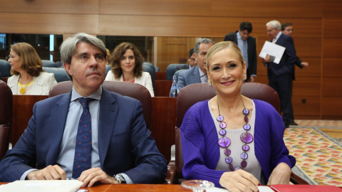 Ángel Garrido y Cristina Cifuentes en un pleno de la Asamblea de la Comunidad / EUROPA PRESS