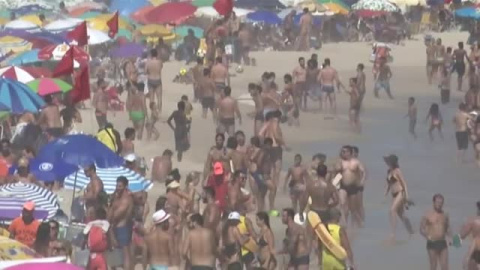 Inquietud en Brasil por las imágenes de playas atestadas de gente