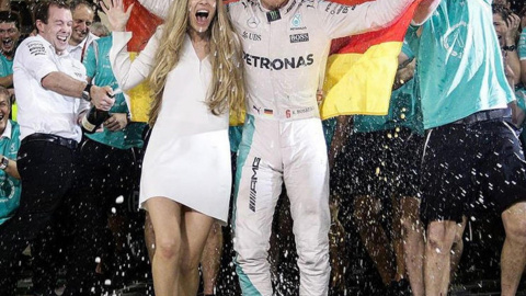 Nico Rosberg celebra con su mujer el título de campeón del mundo de F1. /CORDON PRESS